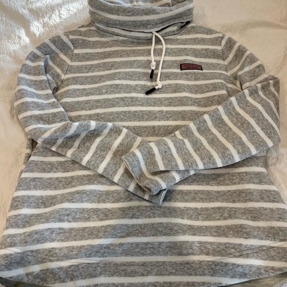 Ladies size small oversized sweatshirt by vineyard vines - Picture 4 of 5